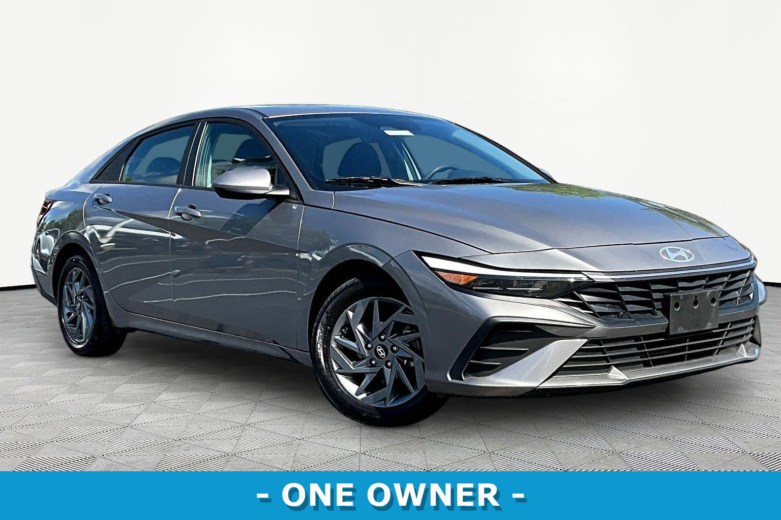 Used 2024 Hyundai Elantra SEL FWD image 3