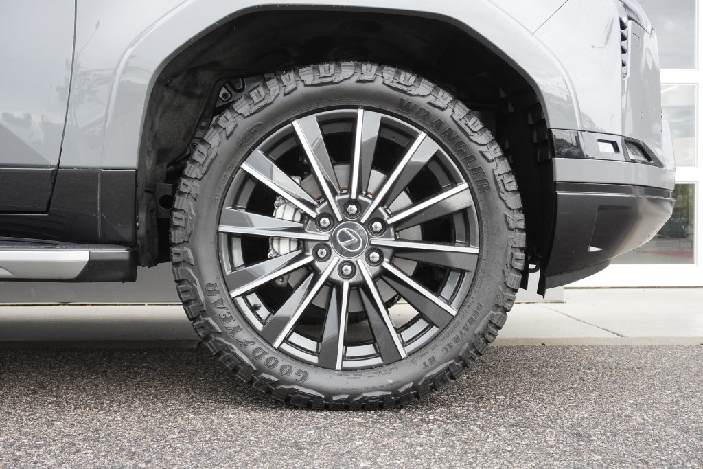 Used 2024 Lexus GX 550 w/ Accessory Package (Z1) AWD/4WD image 35