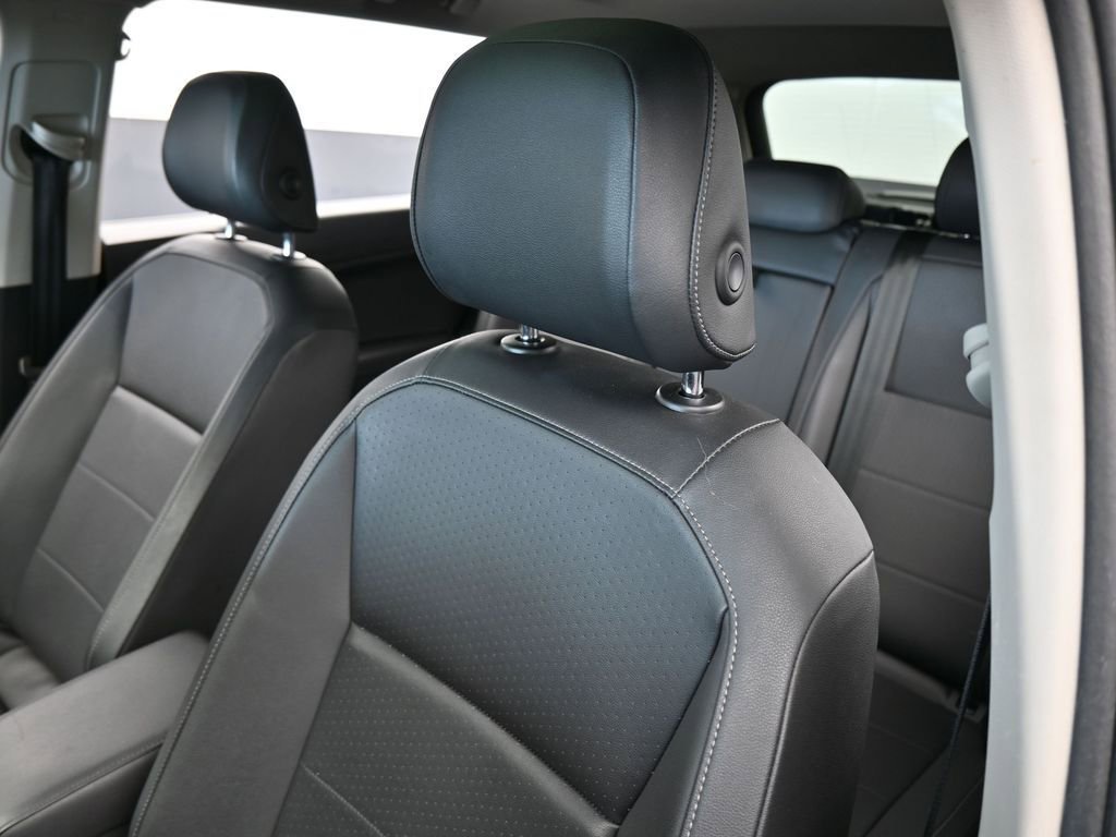 Used 2019 Volkswagen Tiguan SEL image 17