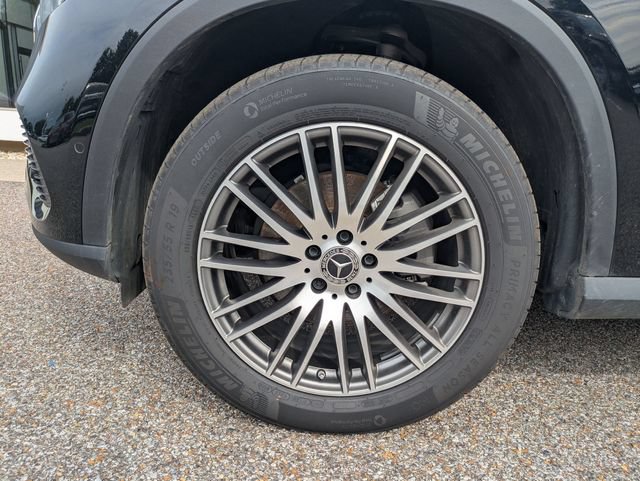 Used 2025 Mercedes-Benz GLC 300 4MATIC image 11