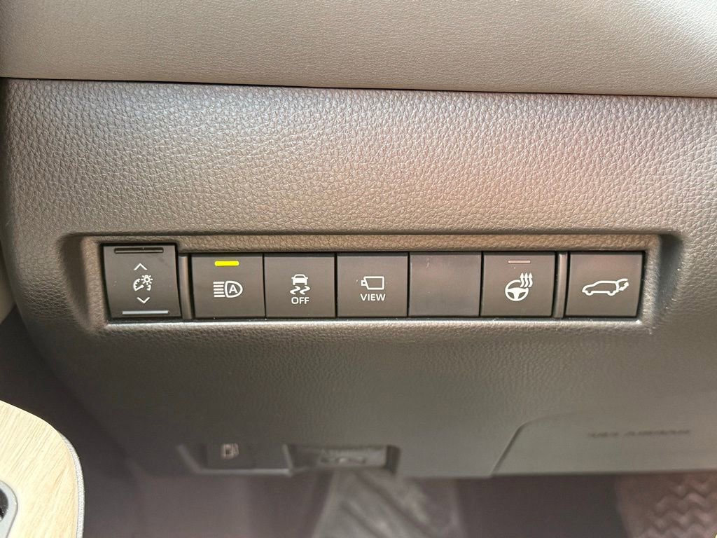 Used 2021 Toyota Venza Limited w/ Advanced Technology Package AWD/4WD image 5