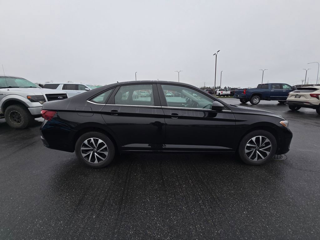 Used 2024 Volkswagen Jetta S image 2