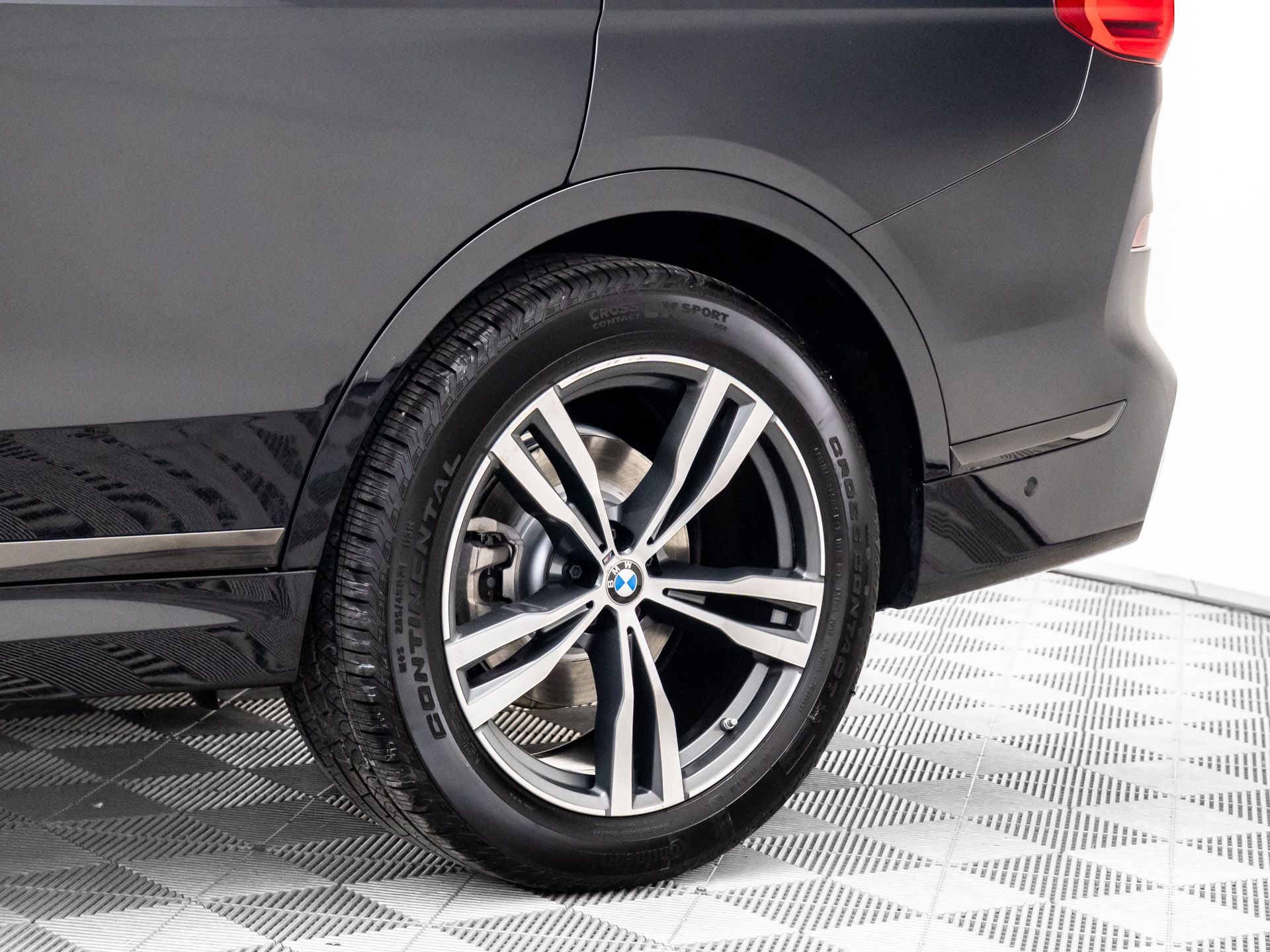 Used 2021 BMW X7 xDrive40i w/ M Sport Package image 35