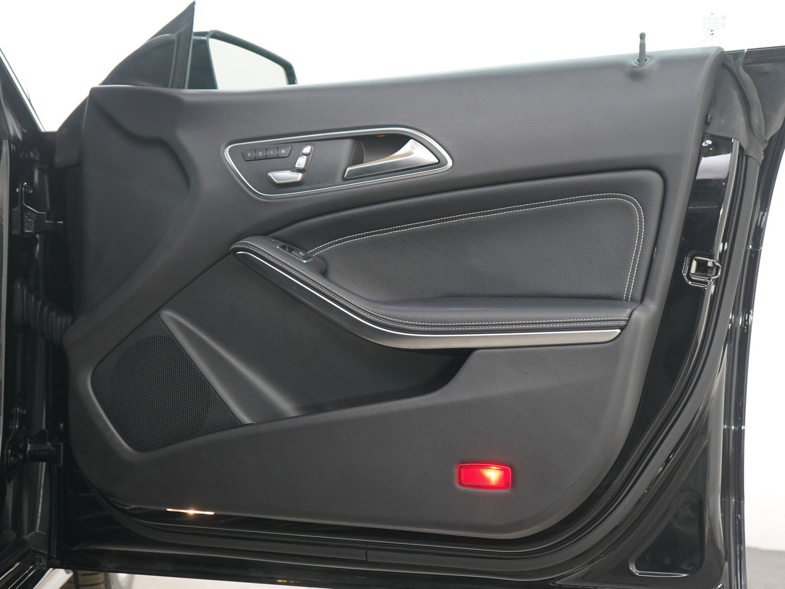 Used 2019 Mercedes-Benz CLA 250 4MATIC image 9