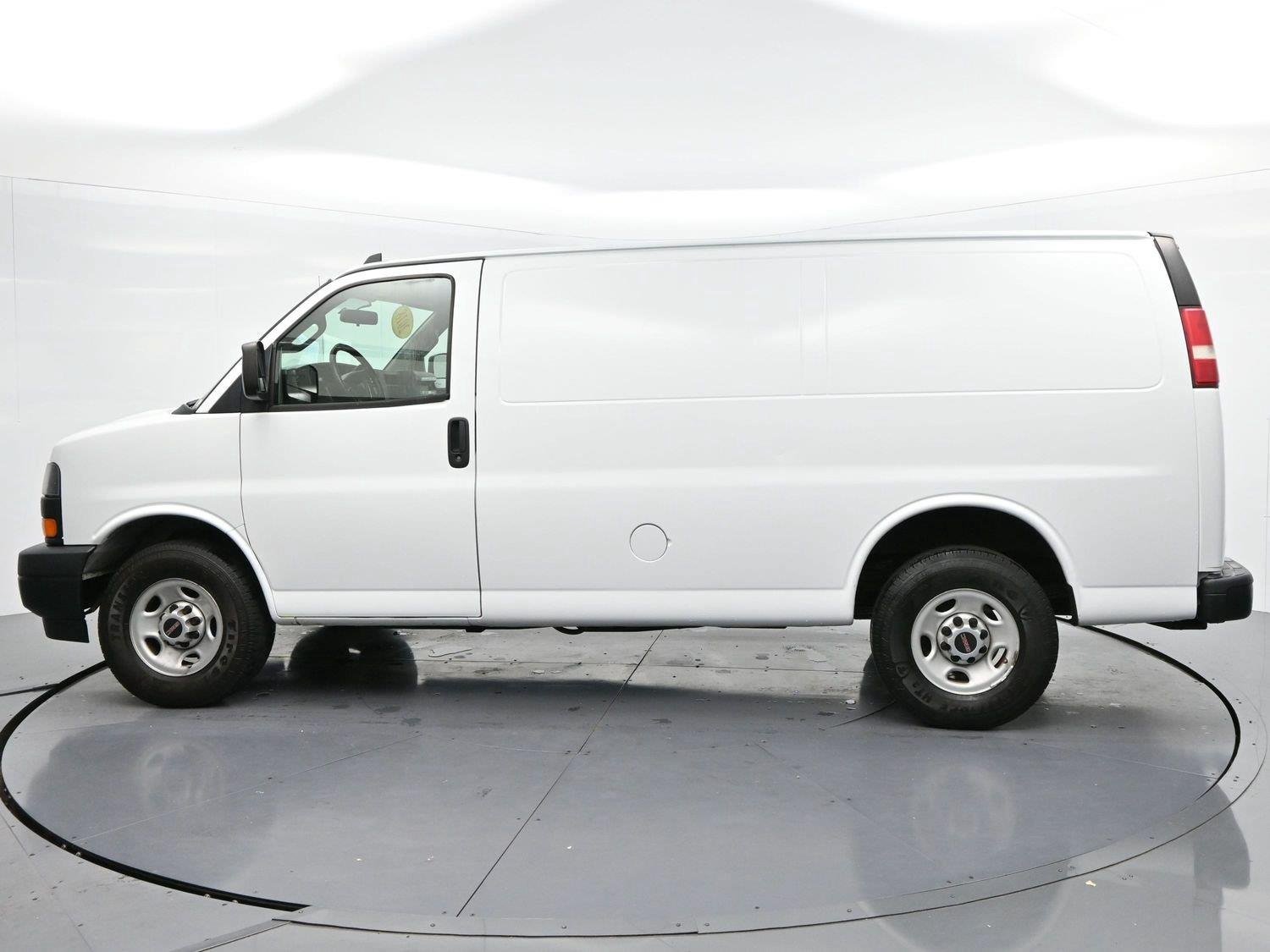 Used 2018 GMC Savana 2500 w/ Enhanced Convenience Package RWD image 5