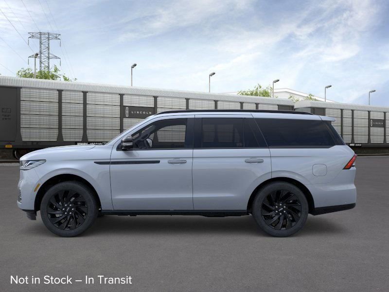 New 2025 Lincoln Navigator Reserve w/ Jet Appearance Package image 3