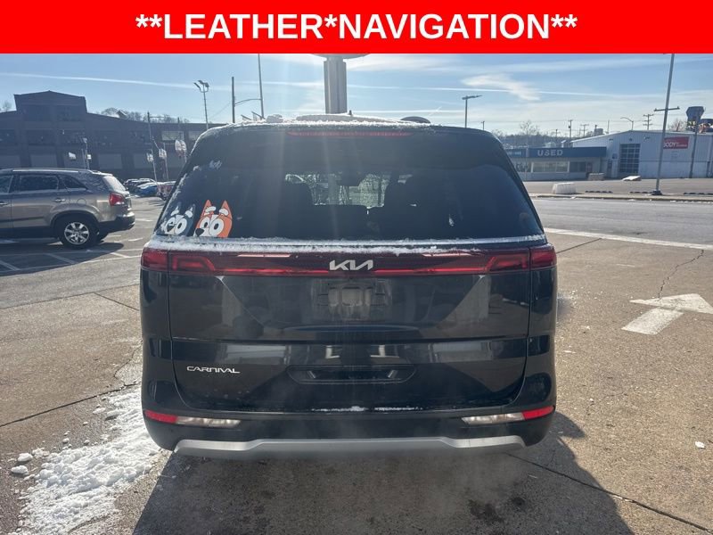 Used 2023 Kia Carnival EX FWD image 5