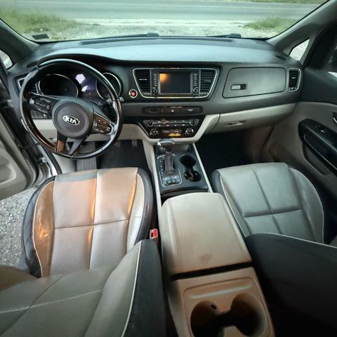 Used 2017 Kia Sedona LX w/ LX Essentials Premium Package FWD image 17