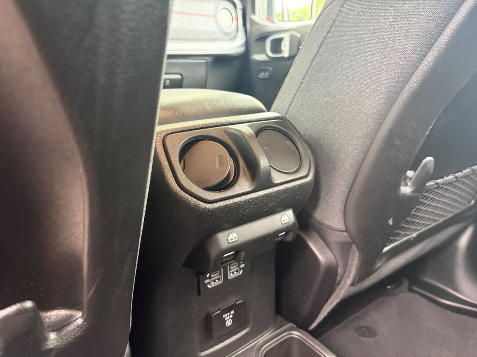 Used 2025 Jeep Wrangler Unlimited Rubicon AWD/4WD image 22