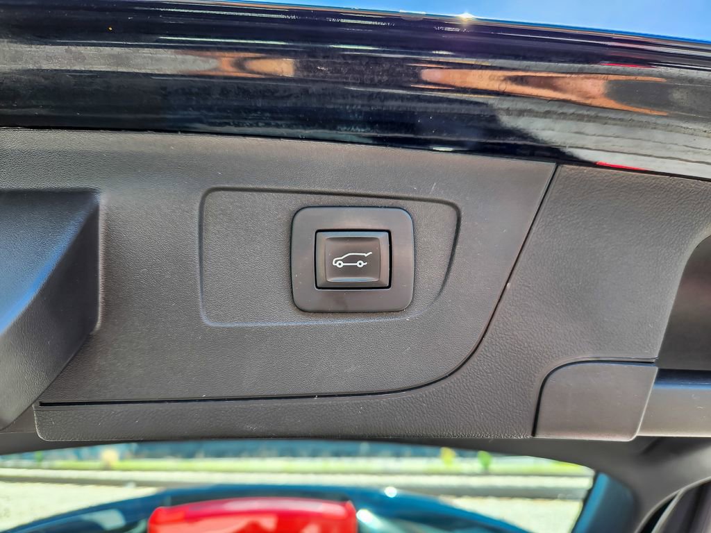 Used 2018 Buick Regal Essence w/ Sights and Sounds Package AWD/4WD image 20