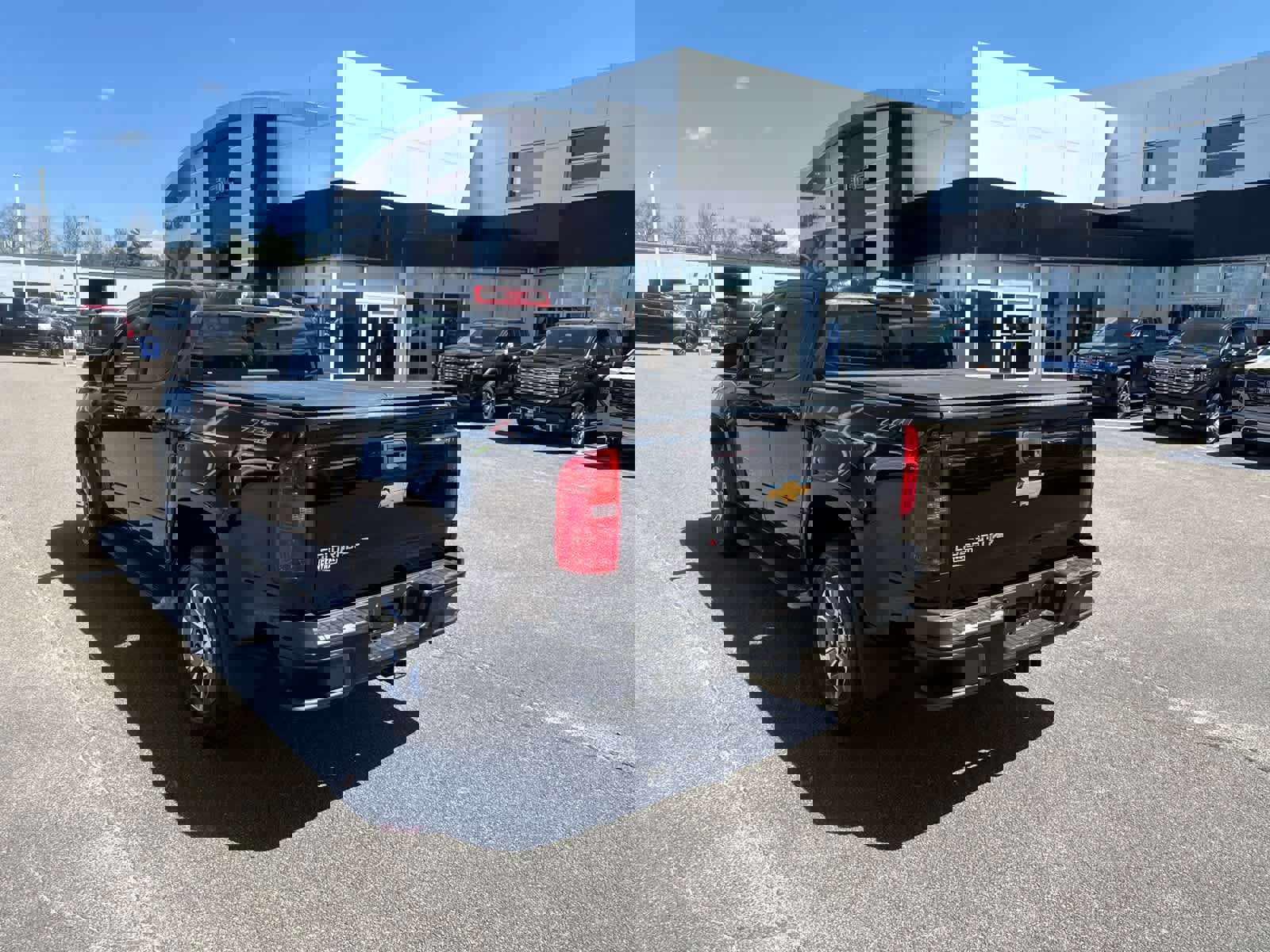 Used 2018 Chevrolet Colorado Z71 AWD/4WD image 3