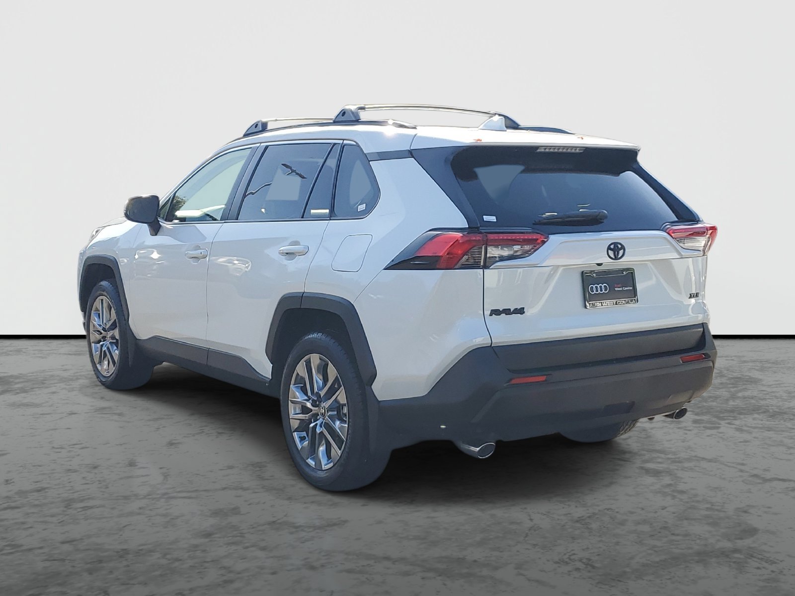 Used 2025 Toyota RAV4 XLE Premium w/ Weather Package FWD image 3