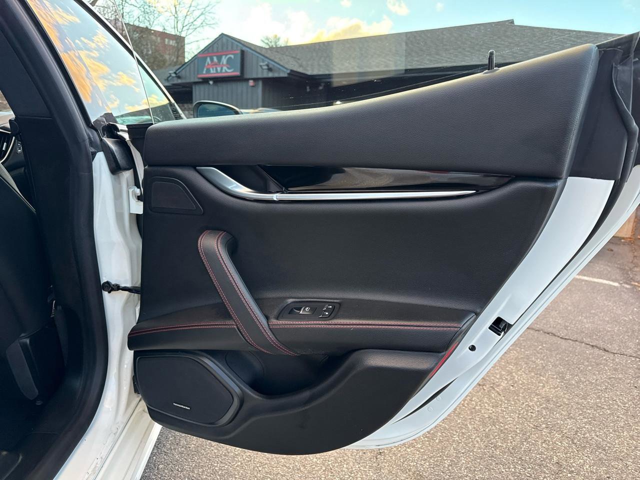 Used 2022 Maserati Ghibli Modena Q4 AWD/4WD image 19