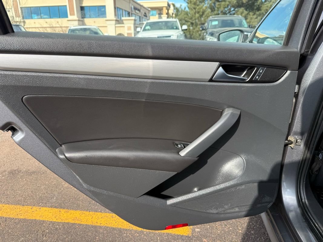 Used 2014 Volkswagen Passat TDI SE image 16