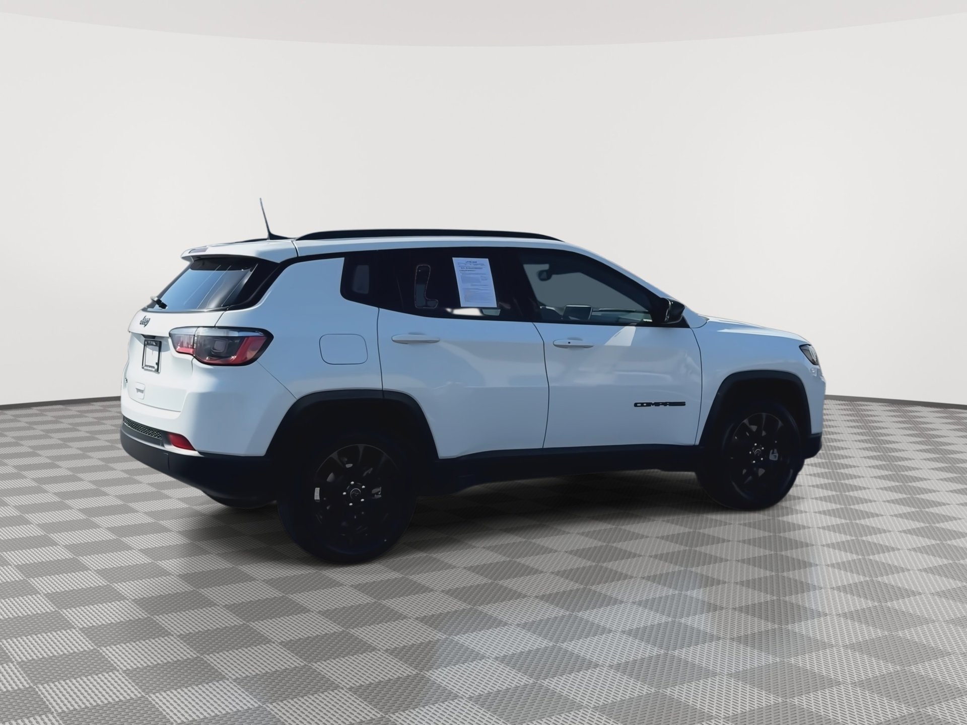 Used 2025 Jeep Compass Latitude w/ Altitude Special Edition image 8