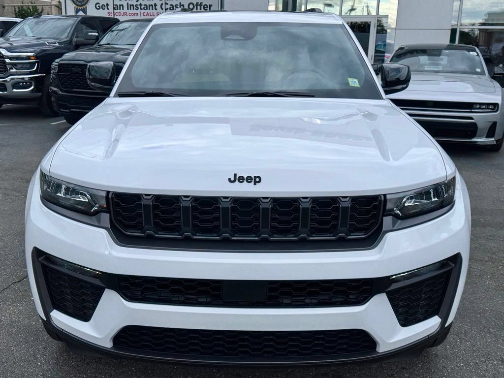 New 2026 Jeep Grand Cherokee Limited w/ Limited Altitude Package AWD/4WD image 2
