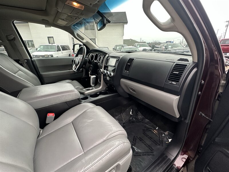 Used 2015 Toyota Sequoia Limited AWD/4WD image 18