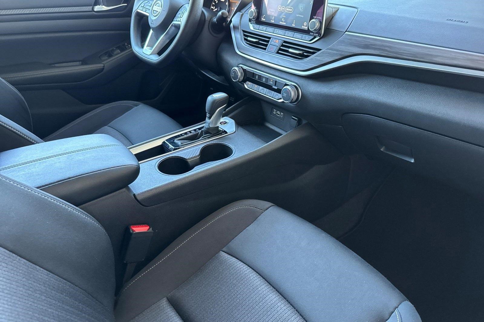 Used 2025 Nissan Altima 2.5 SV image 31