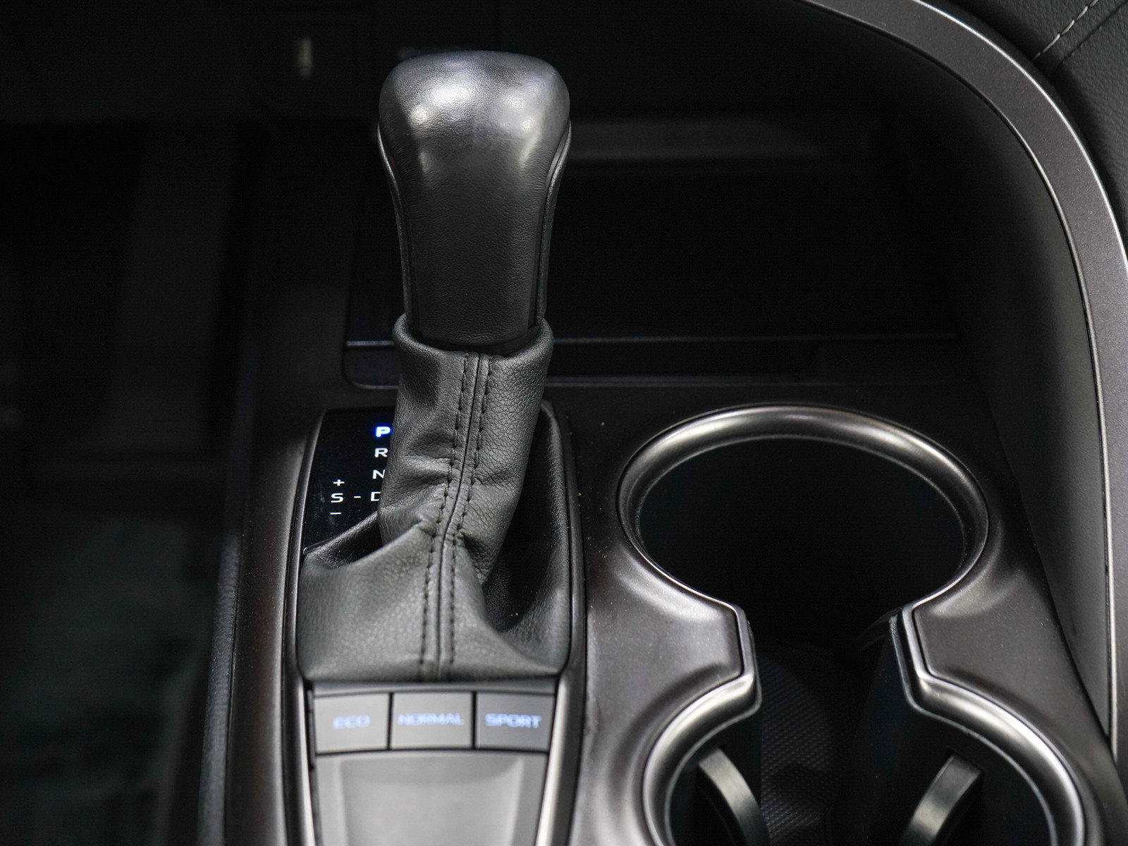 Used 2024 Toyota Camry SE FWD image 17