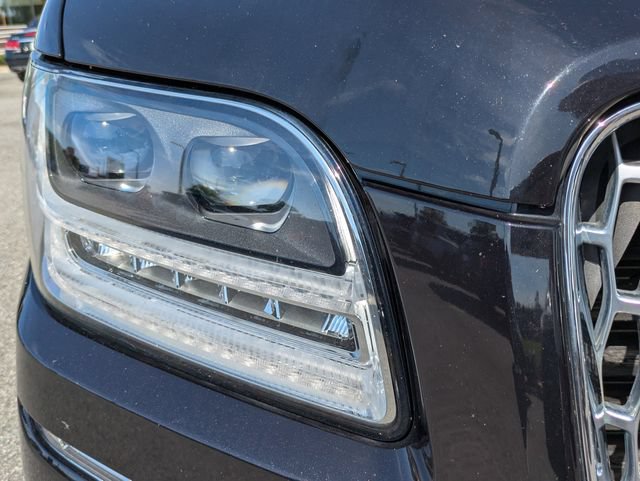 Certified 2020 Lincoln Navigator Black Label w/ Cargo Convenience Package AWD/4WD image 10