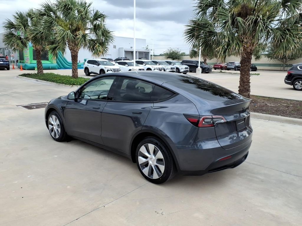 Used 2023 Tesla Model Y Long Range AWD/4WD image 3