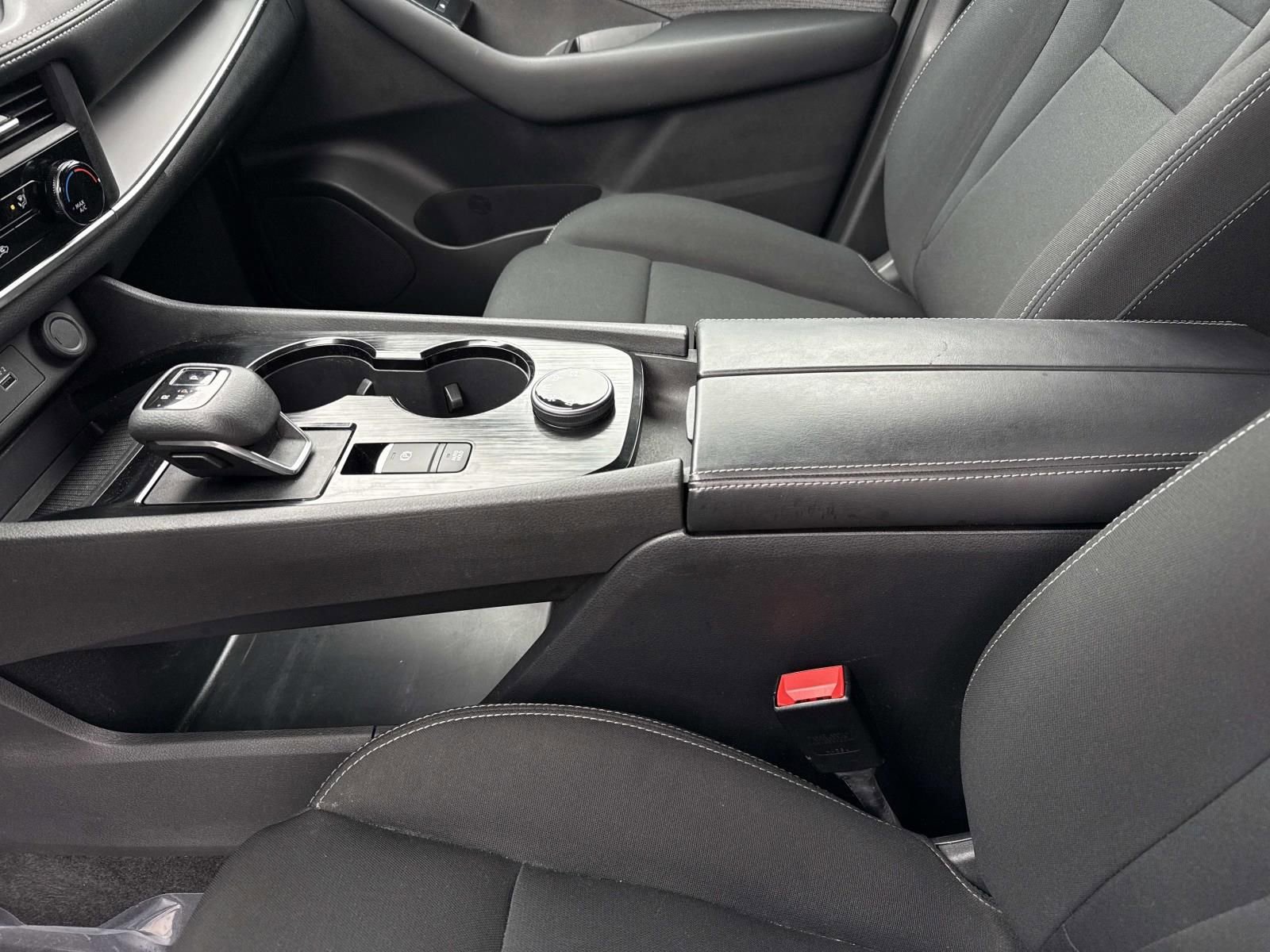 Used 2023 Nissan Rogue S image 21