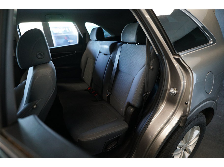 Used 2017 Kia Sorento LX FWD image 12