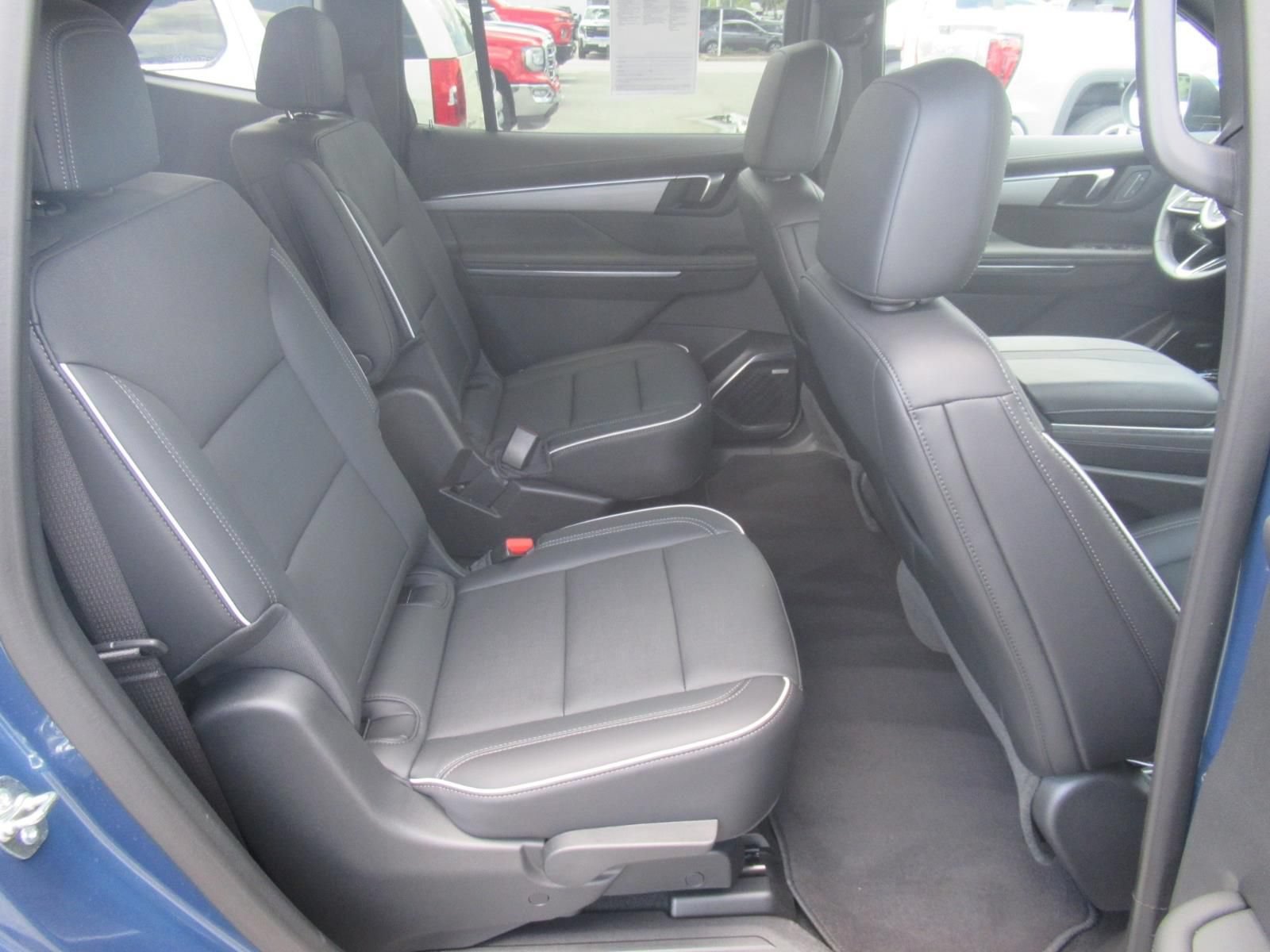 Used 2025 Buick Enclave Preferred AWD/4WD image 31