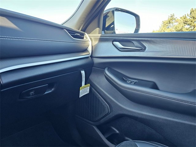 New 2025 Jeep Grand Cherokee Altitude image 25