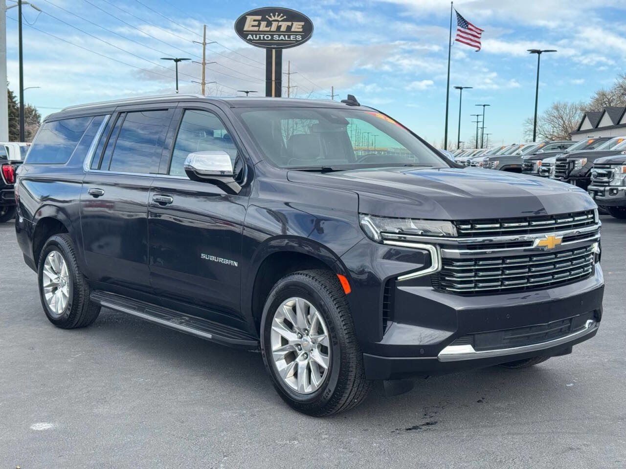 Used 2023 Chevrolet Suburban Premier image 3