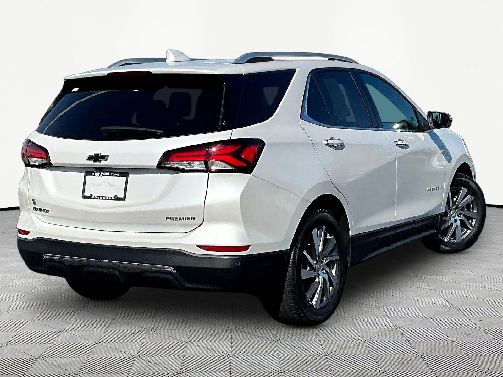 Used 2023 Chevrolet Equinox Premier FWD image 6