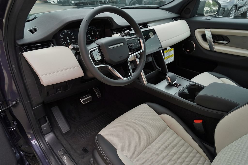 New 2026 Land Rover Discovery Sport Landmark AWD/4WD image 11