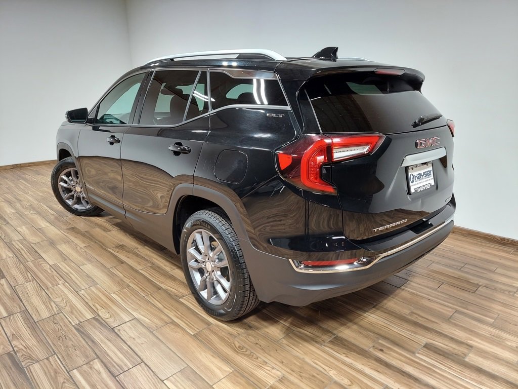 Used 2024 GMC Terrain SLT image 19