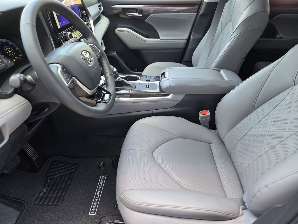 New 2026 Toyota Highlander Platinum AWD/4WD image 8