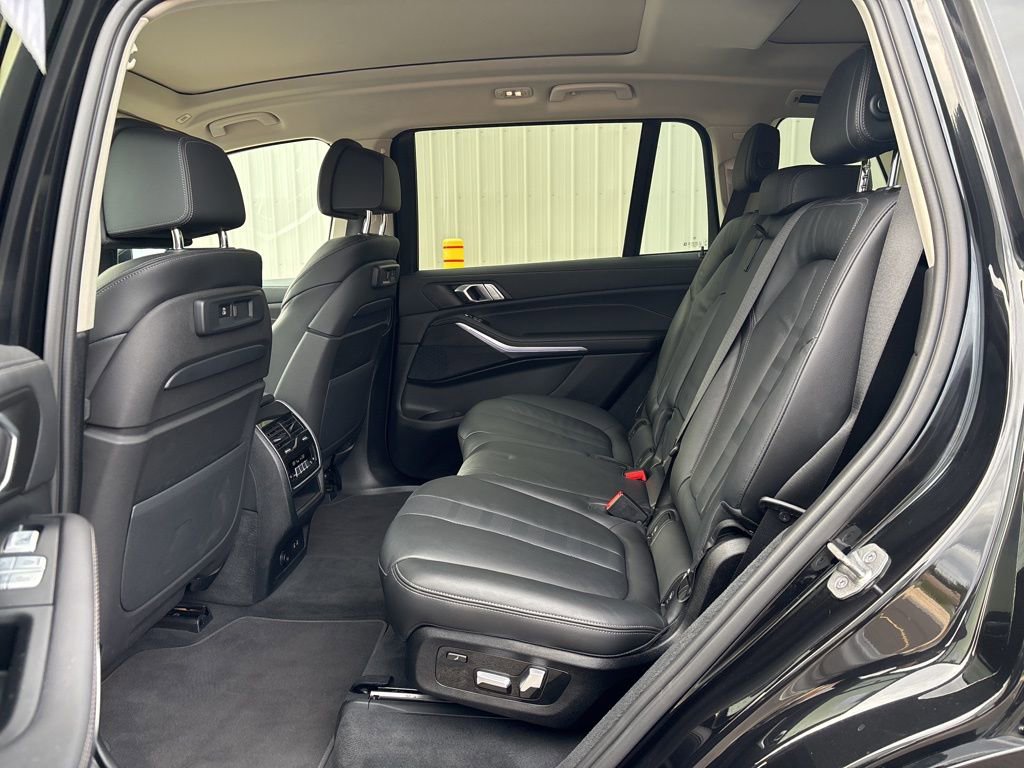 Used 2022 BMW X7 xDrive40i w/ Premium Package image 16