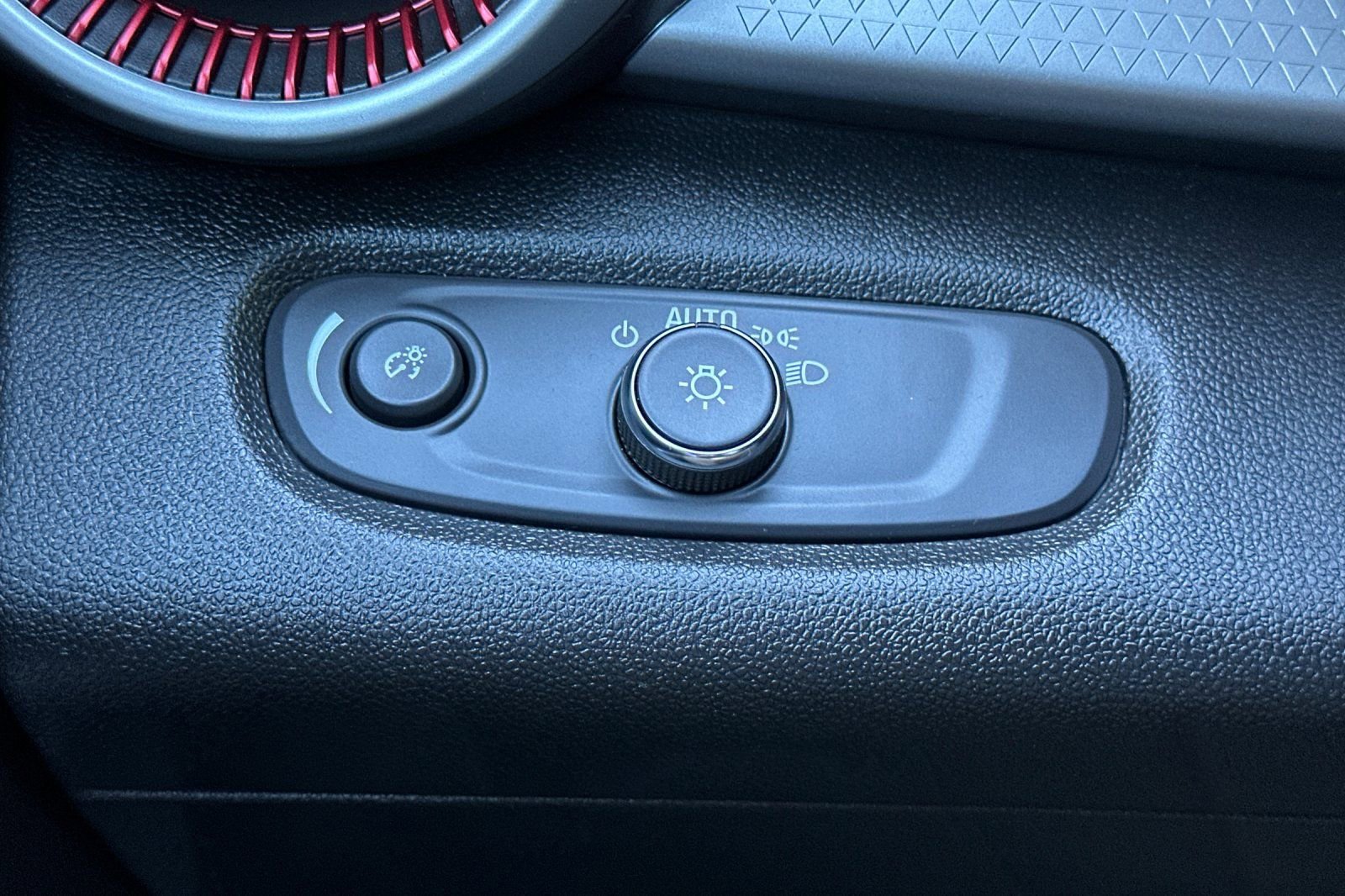 Certified 2024 Chevrolet Trax RS w/ Driver Confidence Package image 33