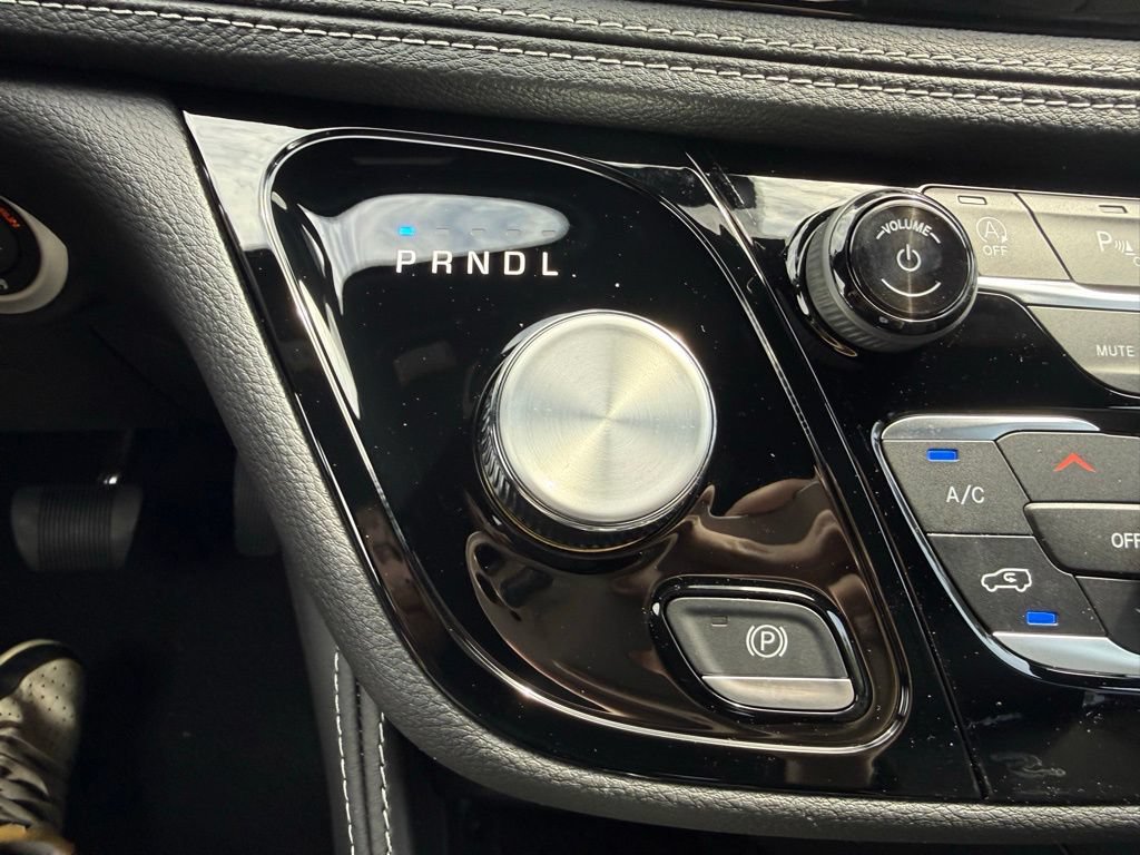 New 2027 Chrysler Pacifica Limited AWD/4WD image 21