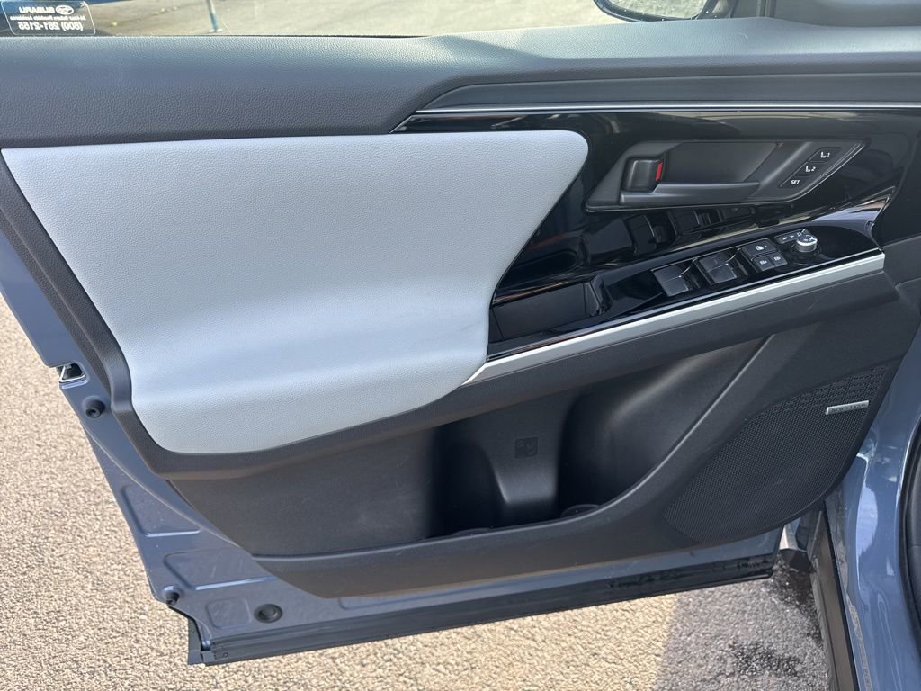 Certified 2024 Subaru Solterra Limited image 19