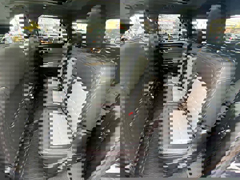 Certified 2022 Ford Explorer XLT w/ Equipment Group 202A image 36