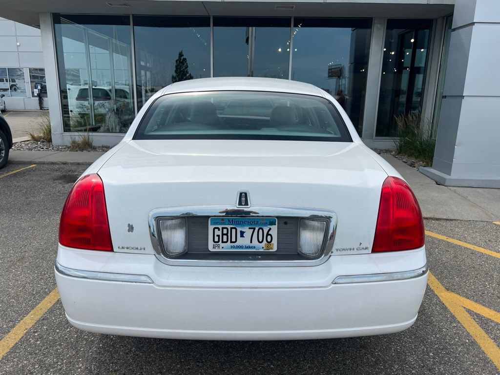 Used 2006 Lincoln Town Car Signature RWD video 3