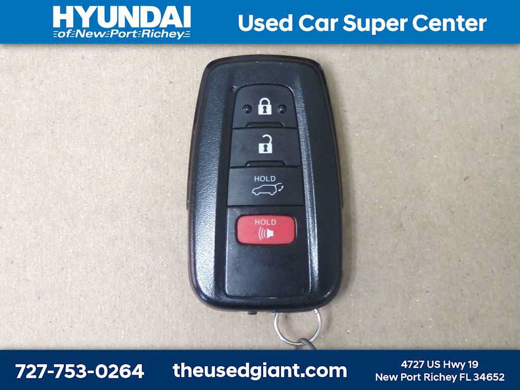 Used 2023 Toyota Highlander LE FWD image 33