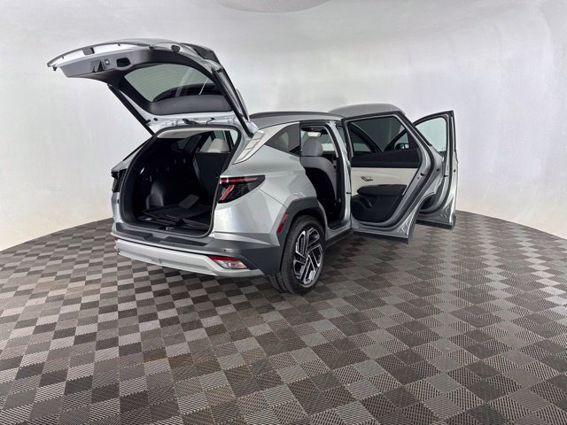Used 2025 Hyundai Tucson Limited FWD image 14