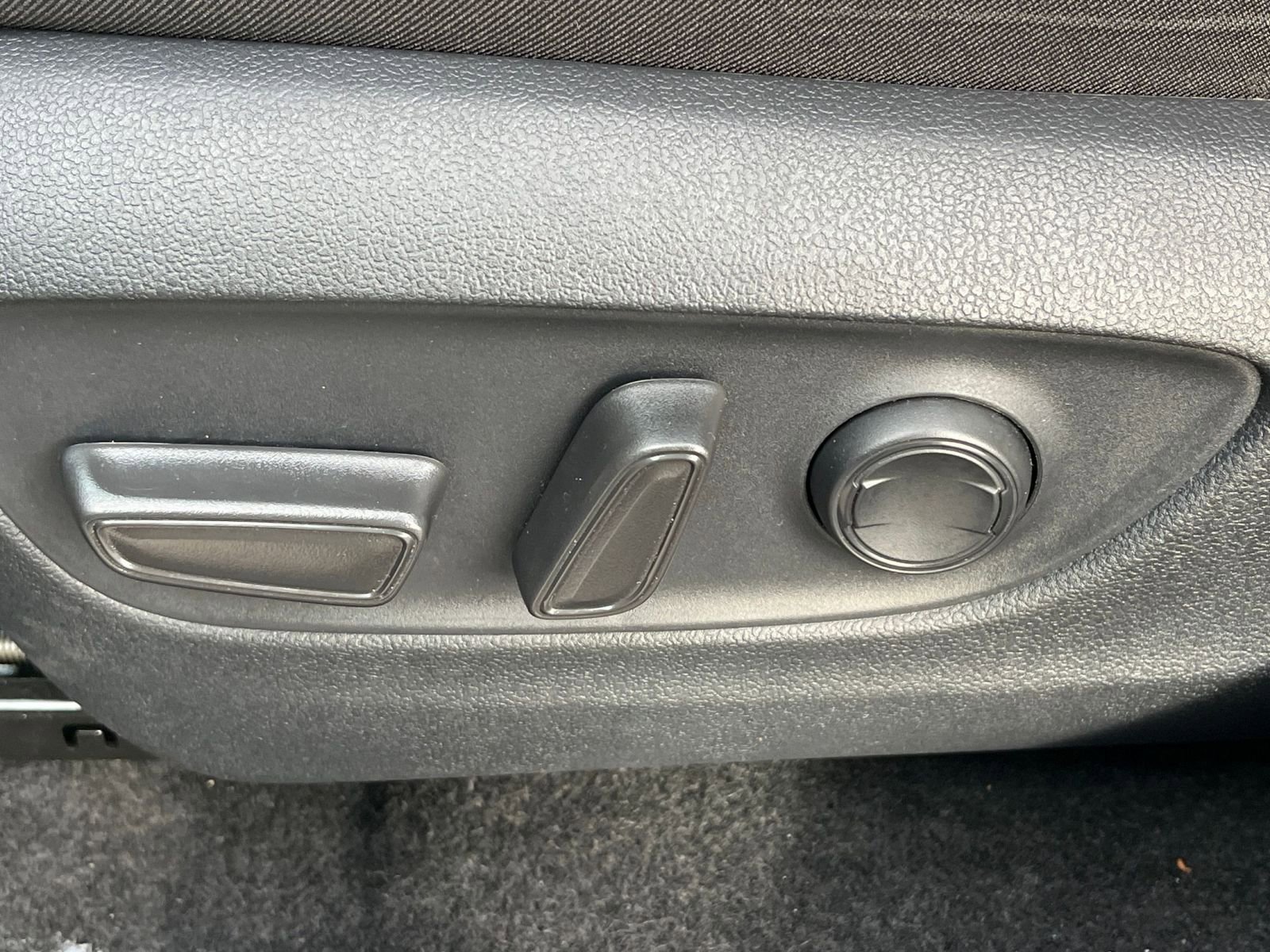 Used 2025 Toyota RAV4 XLE image 23