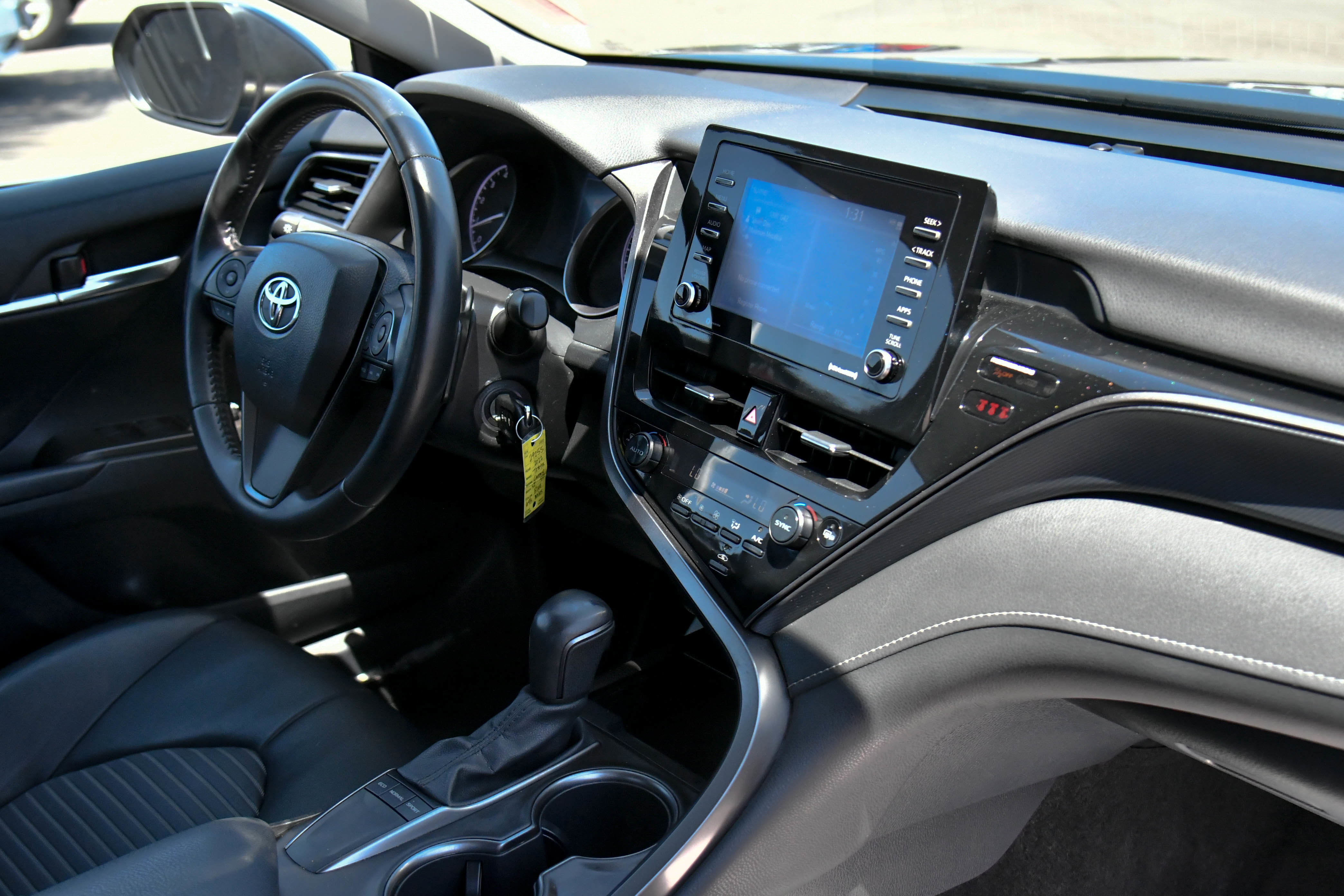 Used 2022 Toyota Camry SE FWD image 39