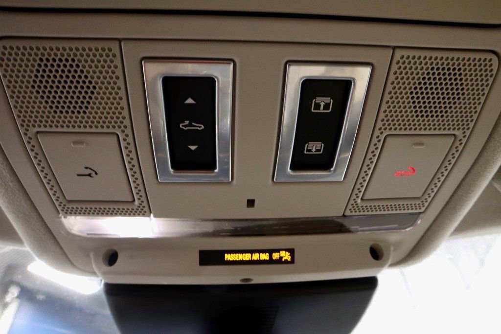 Used 2020 Jaguar XF Prestige image 32