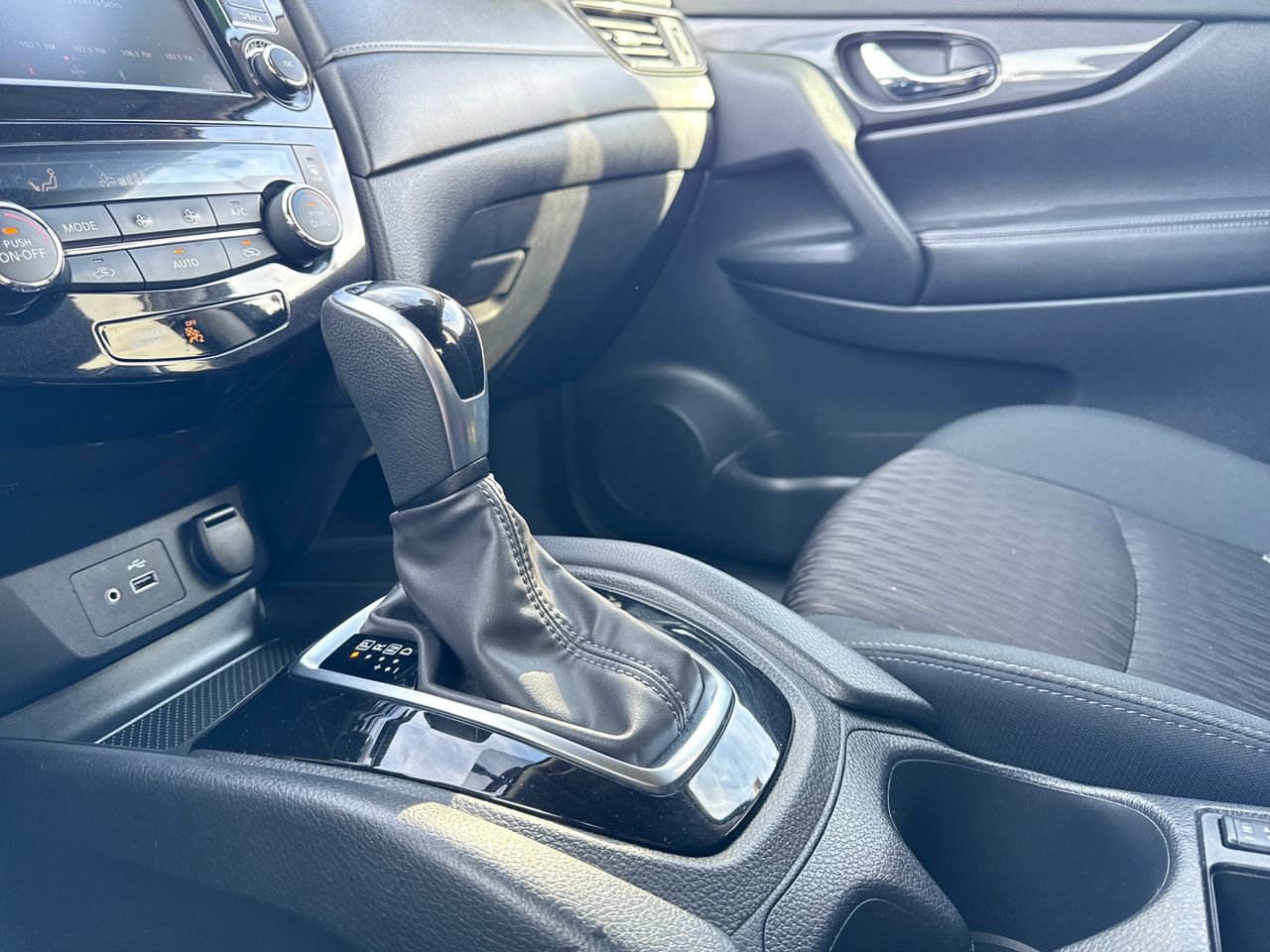 Used 2020 Nissan Rogue S image 24