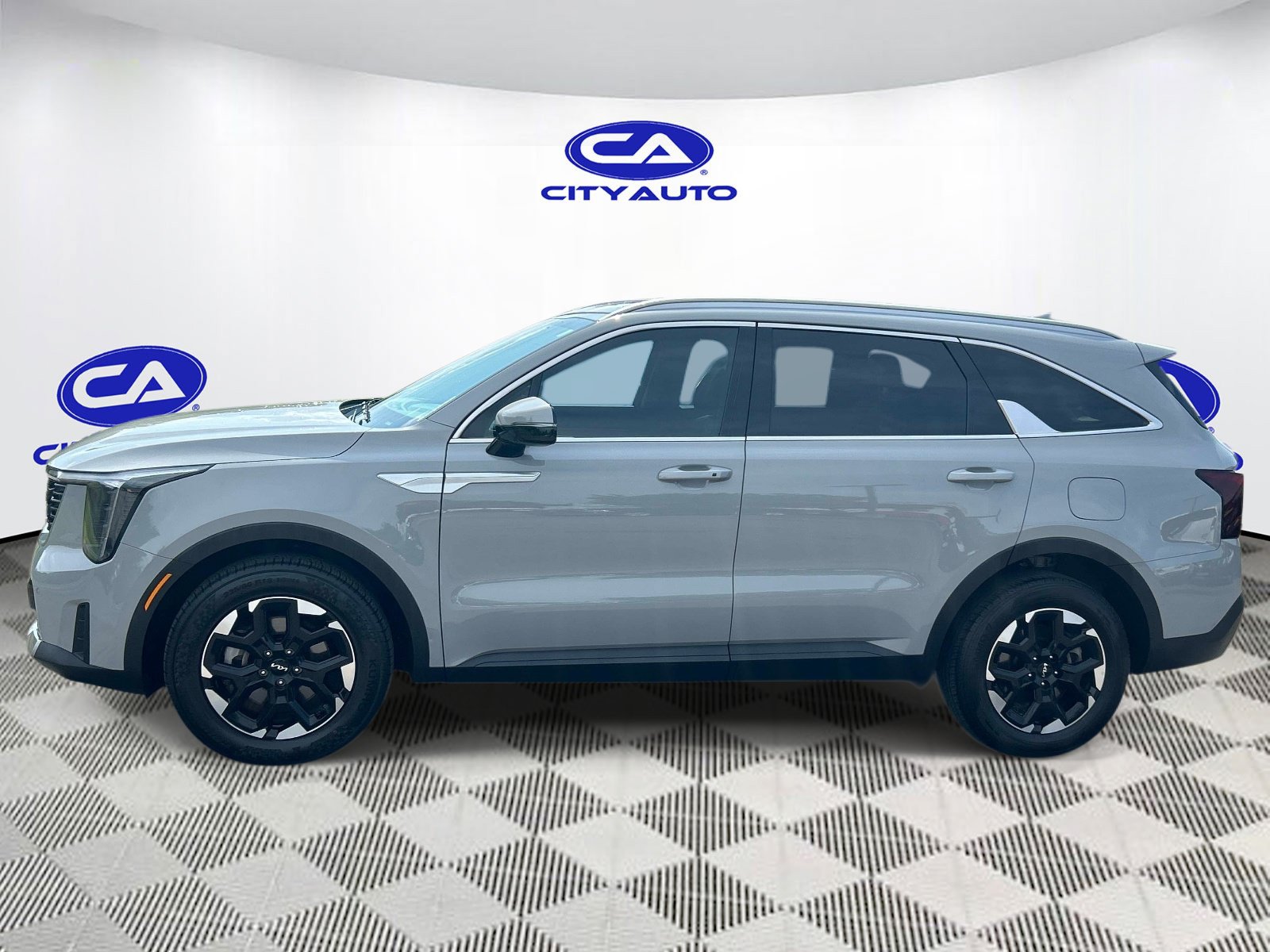 Used 2025 Kia Sorento S FWD image 7
