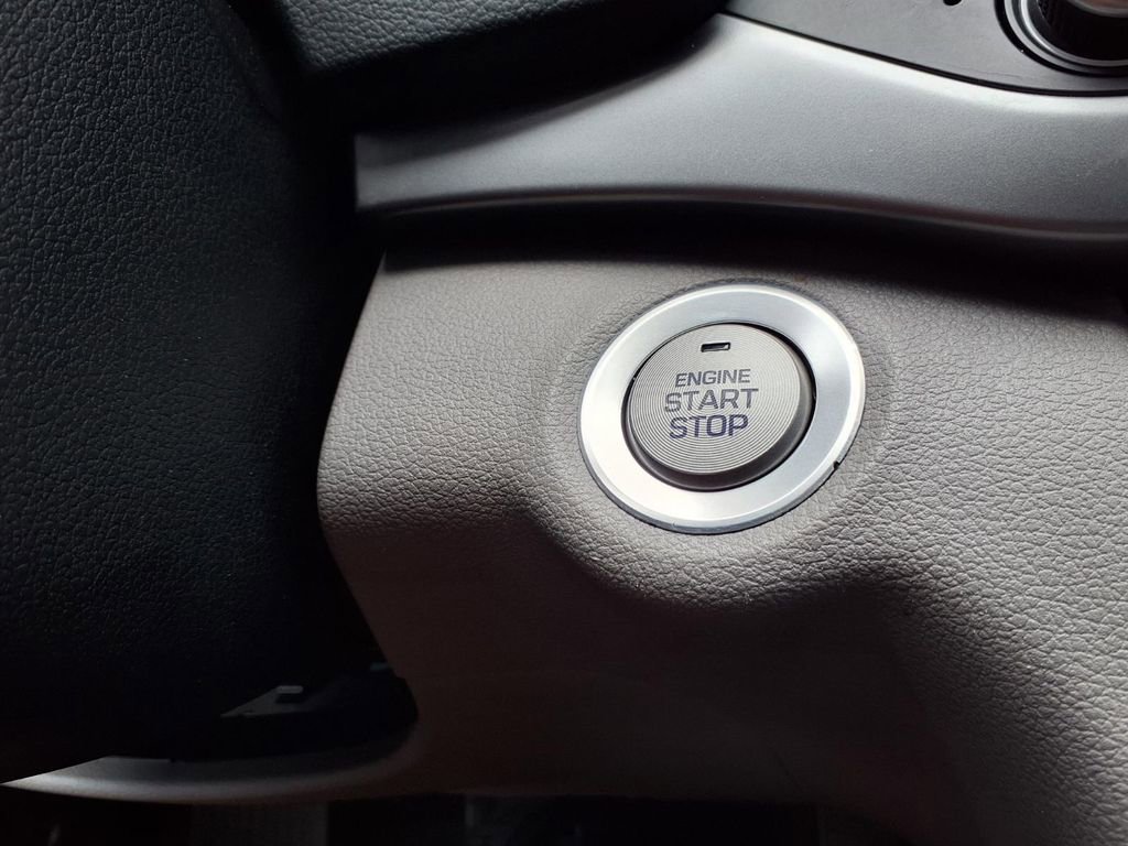 Used 2018 Hyundai Elantra Value Edition FWD image 12