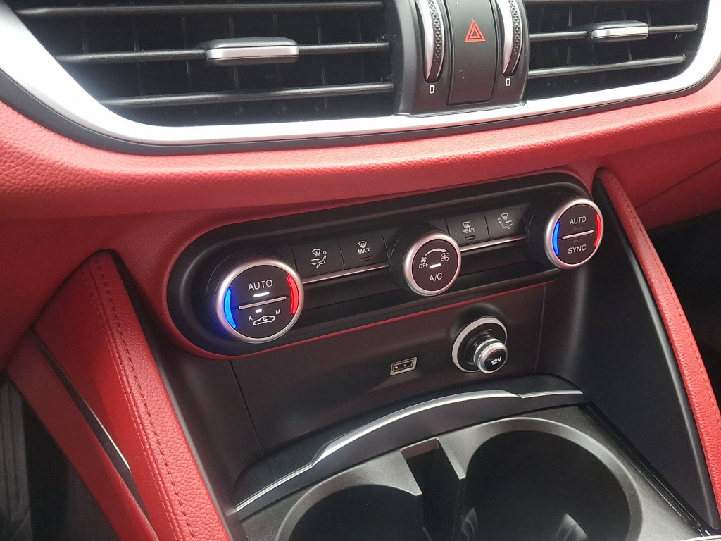 Used 2020 Alfa Romeo Stelvio RWD image 29