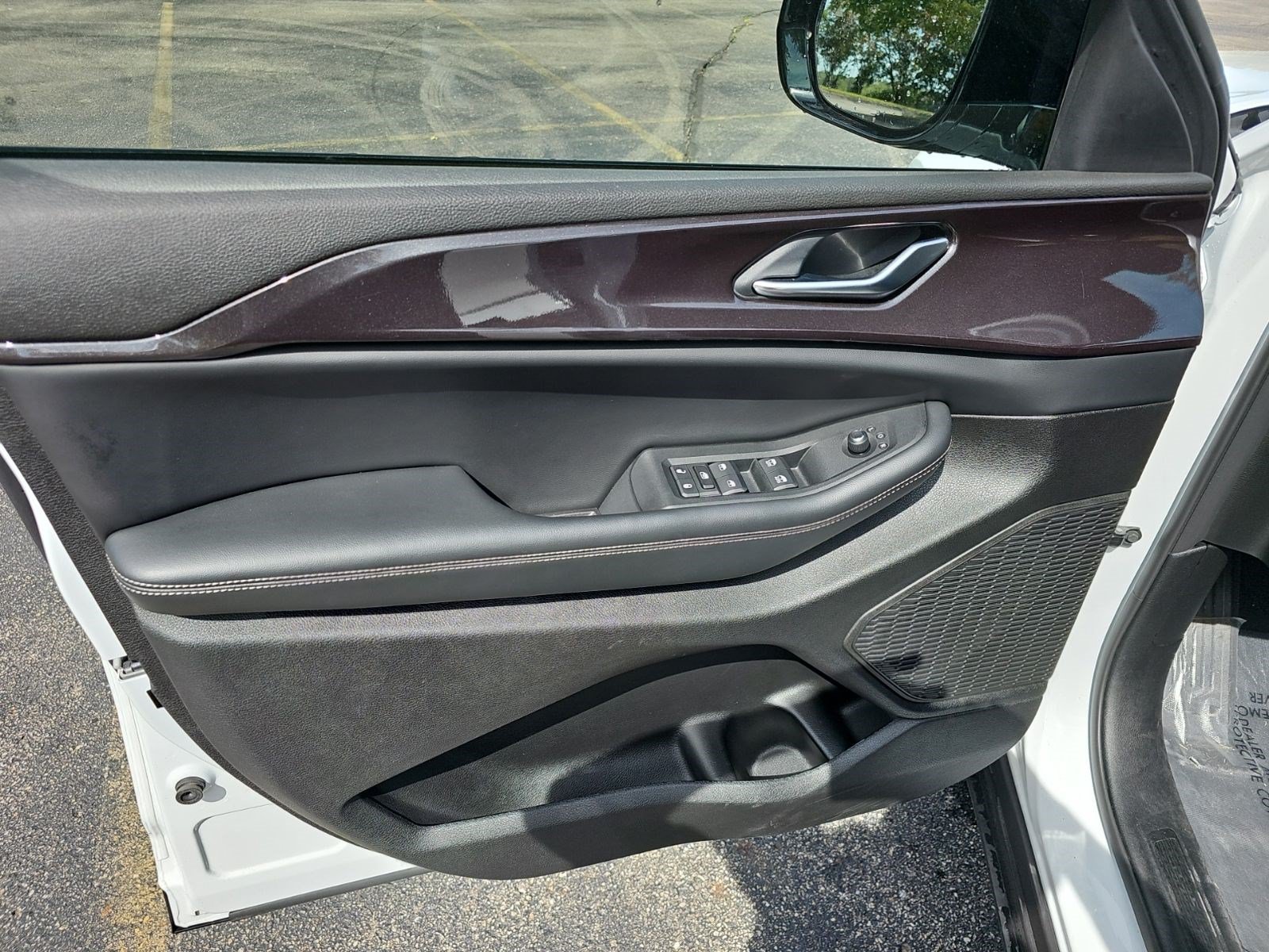 Used 2023 Jeep Grand Cherokee Altitude AWD/4WD image 19